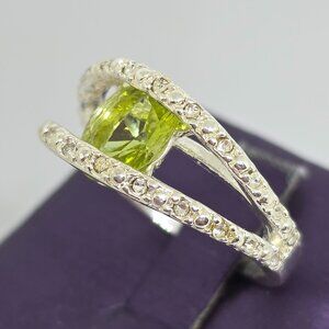 Avon ENVY ME Faux Peridot Sphene Crystal Accent Silver Fashion Ring NRT Size 7